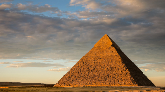 Pyramide, die allen äußeren Einflüssen widersteht 